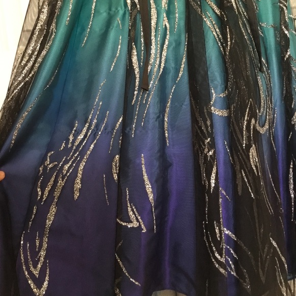 Cache Prom/Formal Dress 🌌 - Picture 7 of 8